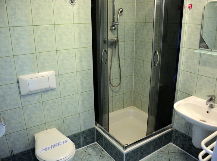 Dom Wypoczynkowy DUNA Łazienka - pok&oacute;j 3-os?v=